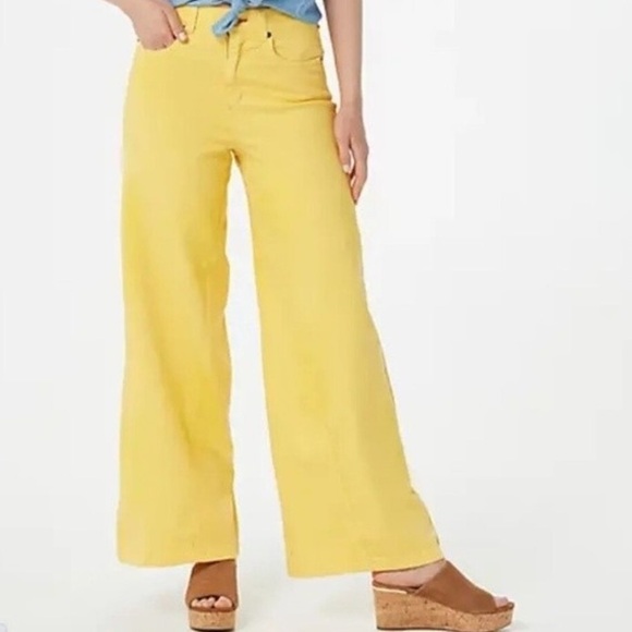 NWT Peace Love World Jeans Bright Yellow
Extra Wide Leg Bell Bottoms Size 18W - Picture 2 of 8